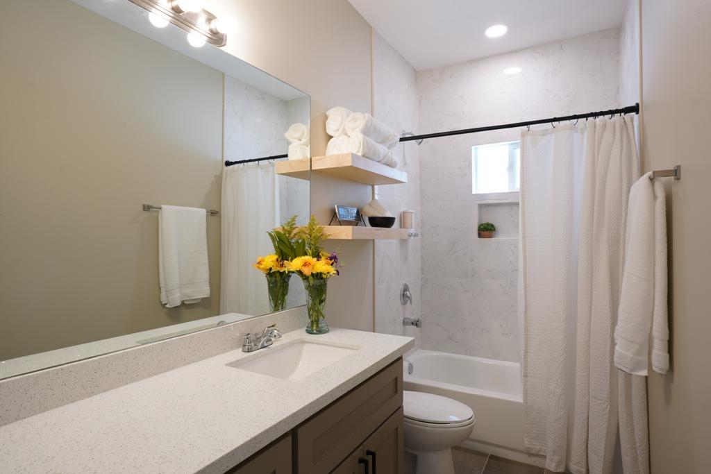 Guest Bathroom - 5908 Sandpiper Ave