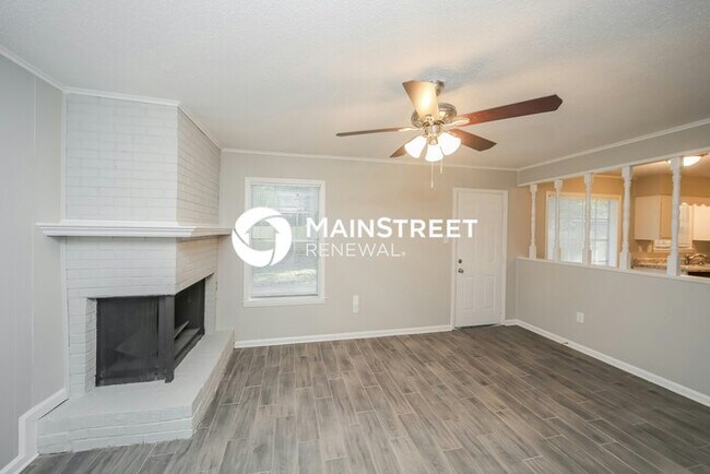Building Photo - 4 Bedroom Pet-Friendly Home in MEMPHIS, TN with Main Street Renewal