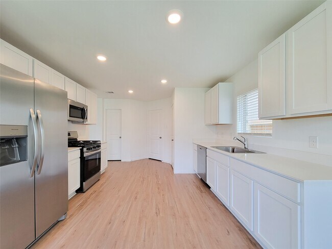 Building Photo - 3038 Pensacola Dr