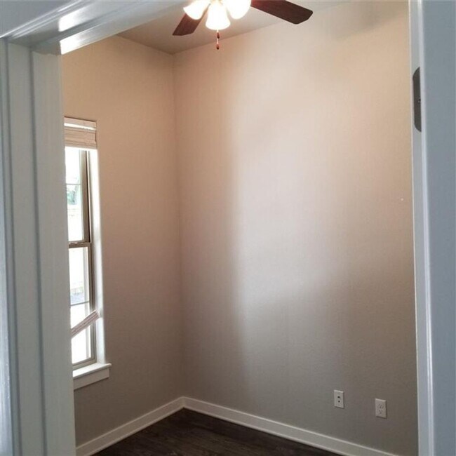 Building Photo - Nice 3 bedroom 3.5 bath near campus in Fayetteville