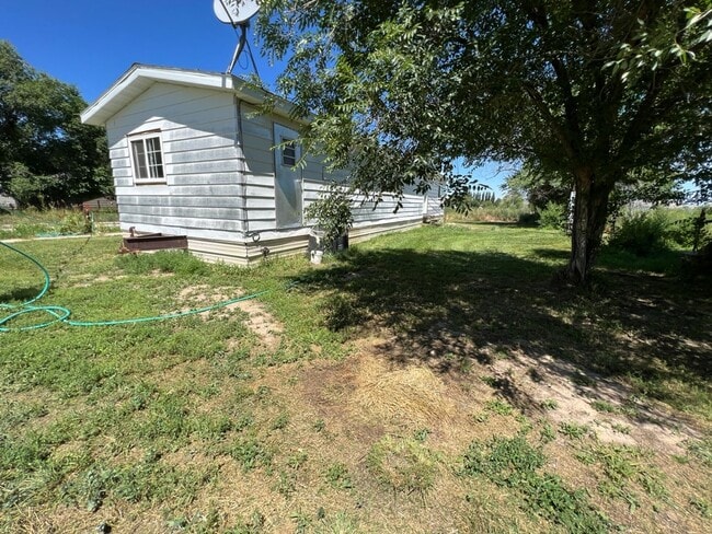 Building Photo - Semi-Rural 2 Bedroom 1 Bath Updated Mobile Home w/ Amenities