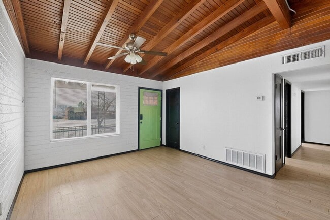 Building Photo - Charming 3 bedroom, 1 bath home in Central East El Paso!