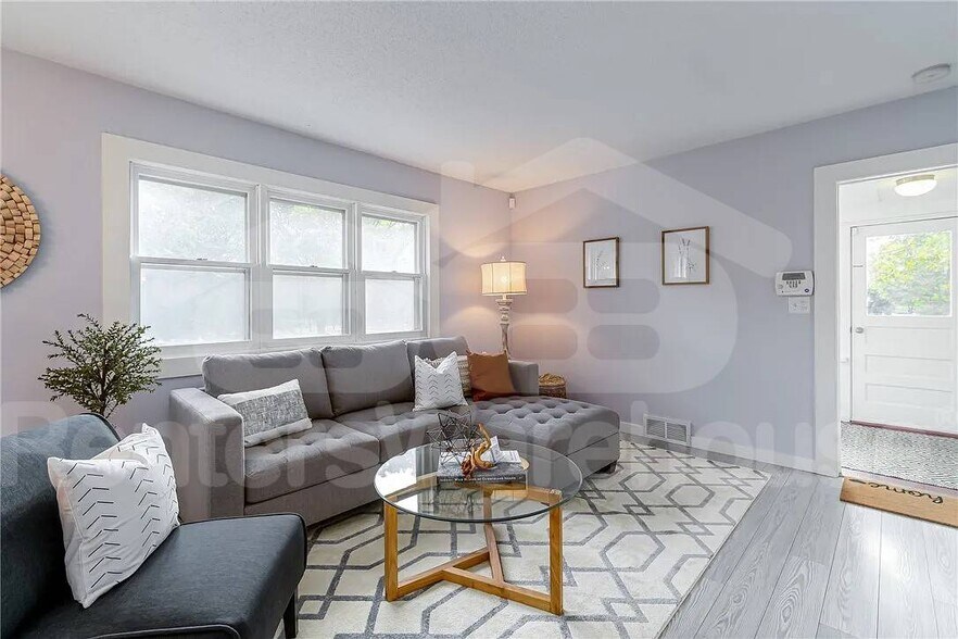 Building Photo - 737 28th St