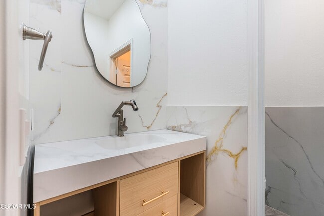 Building Photo - 504 Rustic Hills Dr