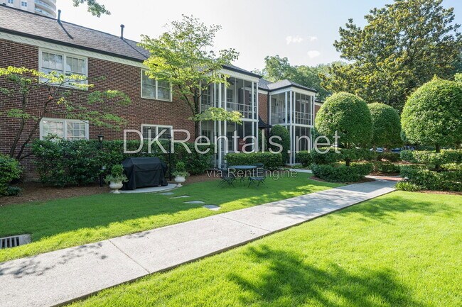 Building Photo - 55 Delmont Dr NE