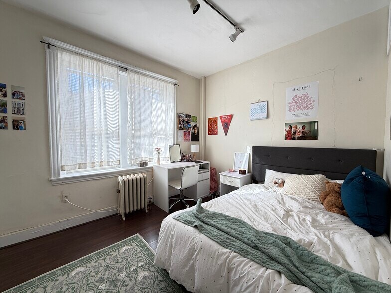 Building Photo - 318 Saint Paul St