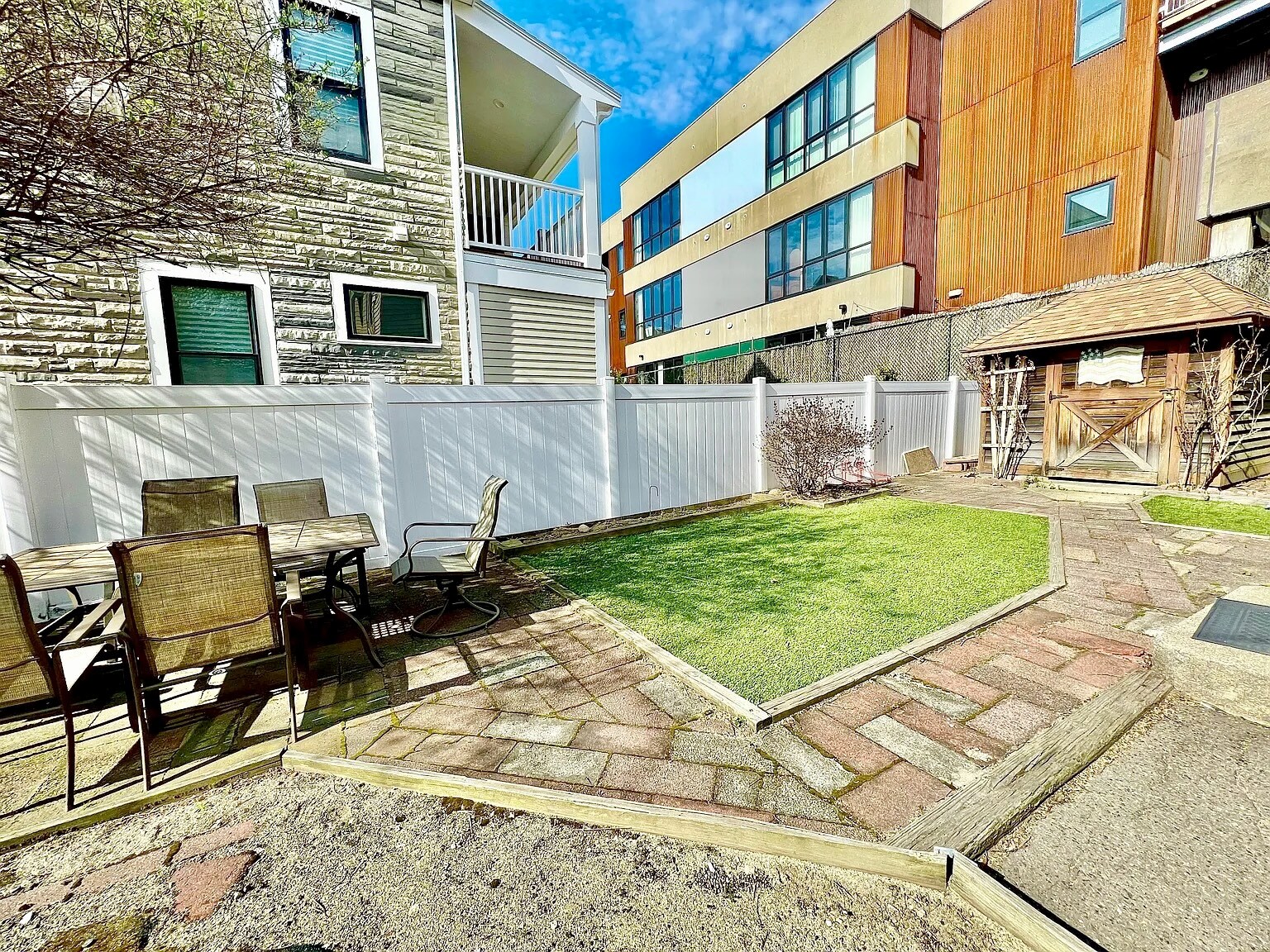 Building Photo - 1044 Broadway