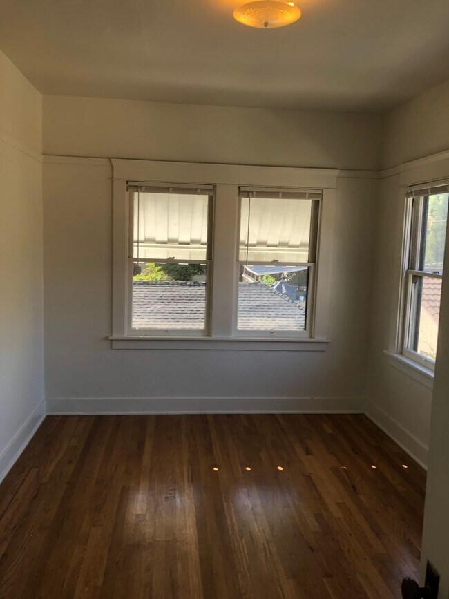 Building Photo - 219 Park Ave