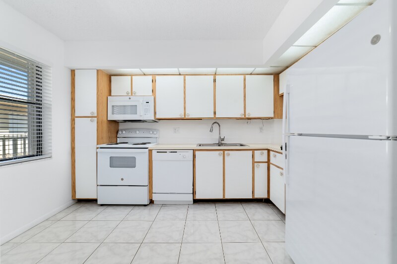 Building Photo - 896 N Federal Hwy