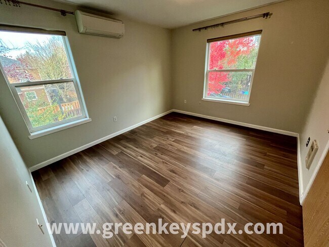 Building Photo - 3-Bedroom, 1.5-Bathroom House near Kenton Park, Off-Street Parking, Fenced Yard, Washer and Dryer