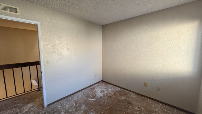 Building Photo - Townhome in Scripps Ranch - Available in July