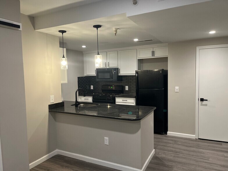 Building Photo - 355 I St SW