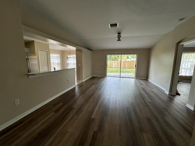 Building Photo - 30534 Tremont Dr