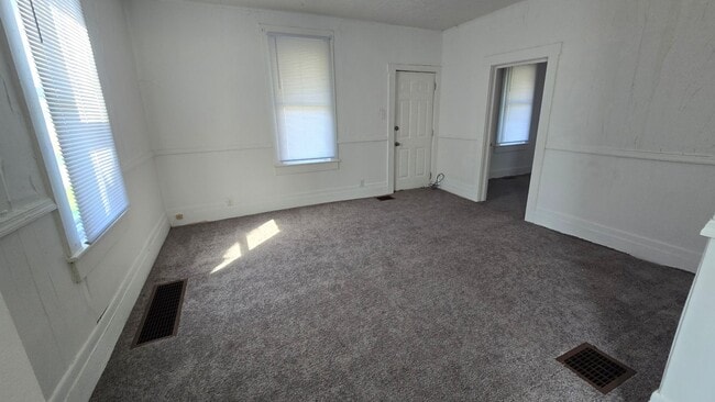 Building Photo - 2 Bed - 2 Bath Home, Muncie's North Side!