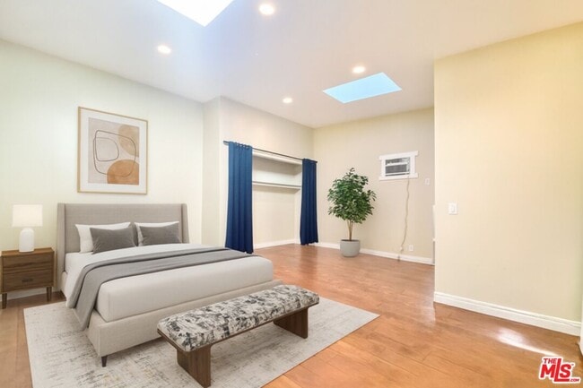 Building Photo - 753 S Ogden Dr