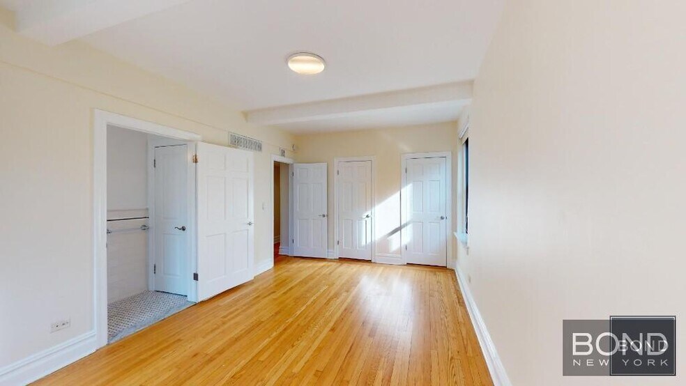 Building Photo - 210 E 68th St