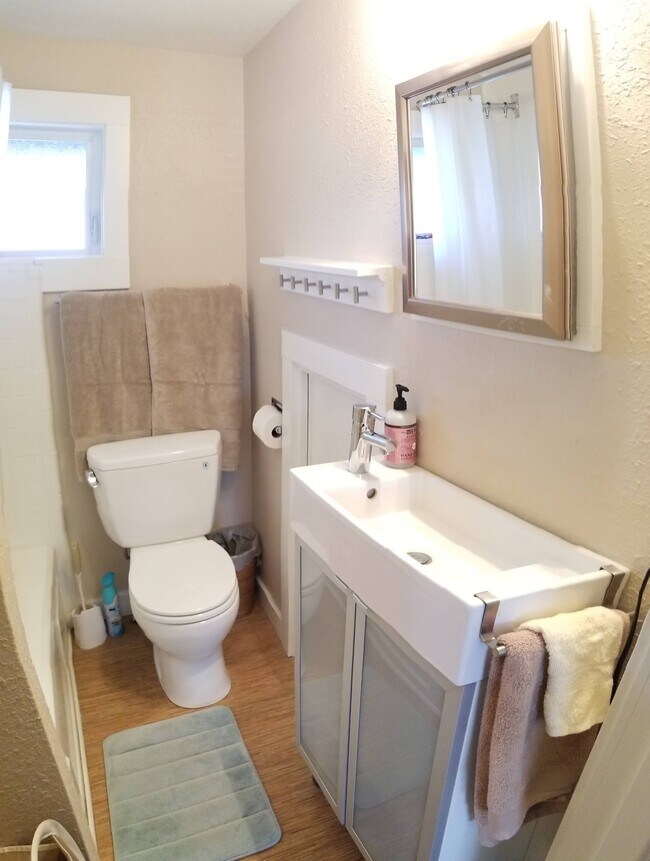 Twelfth Street Apartments 1208 Taylor Ave Hood River OR 97031 Apartment Finder