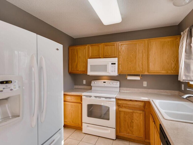 Building Photo - 15587 Flight Way