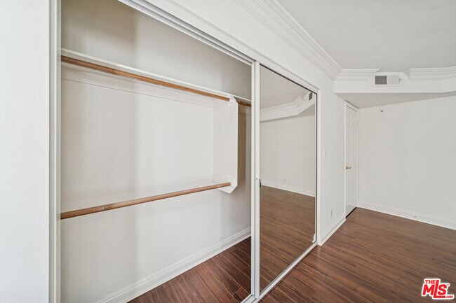 Building Photo - 1508 Greenfield Ave