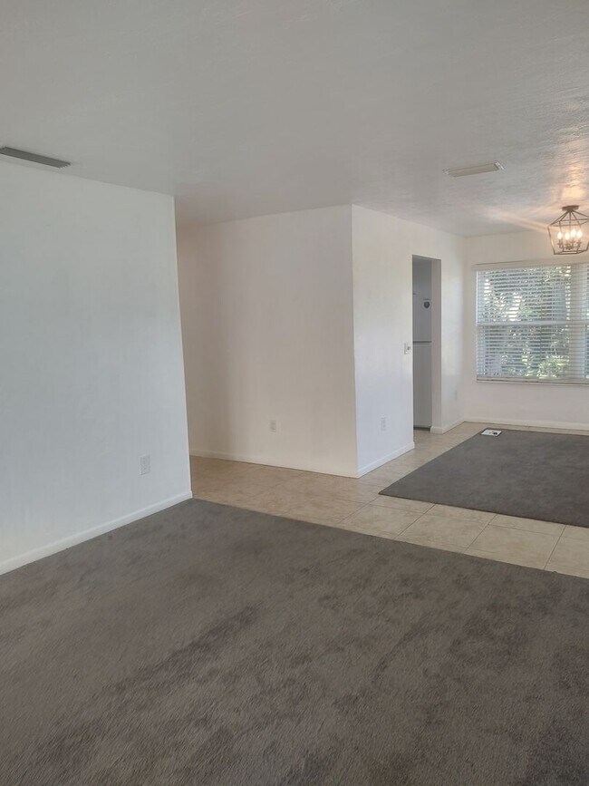 Building Photo - 12201 Sandalwood Dr