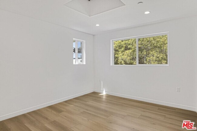 Building Photo - 10826 Hesby St