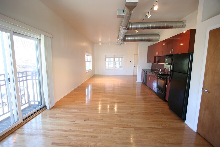 Building Photo - 400 Copper Ave NE