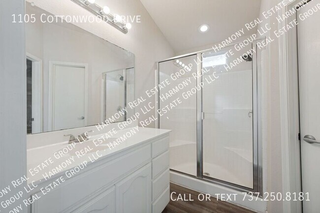 Building Photo - 1105 W Cottonwood Dr