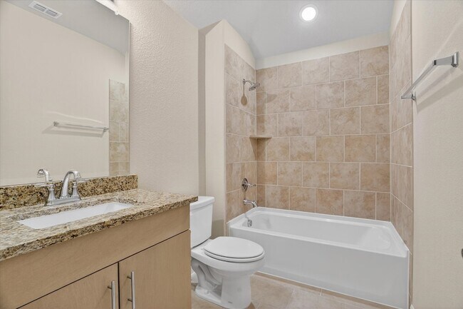 Building Photo - 925 Creekhollow Dr