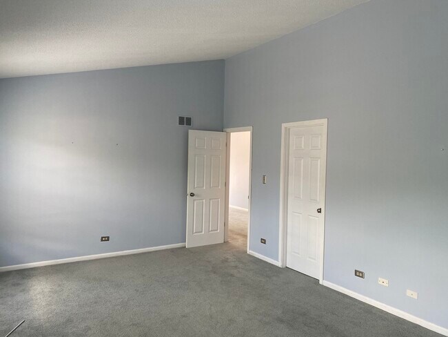 Building Photo - 3S121 Timber Dr