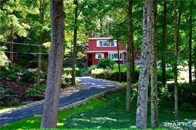 Building Photo - 67 Lake Lillinonah Rd N