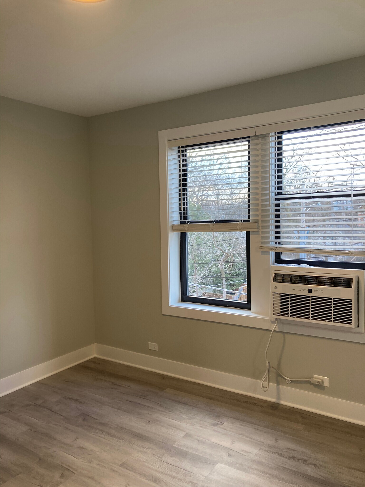 Building Photo - 372 Hazel Ave