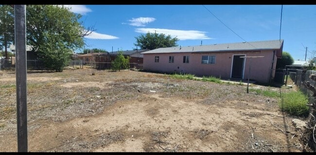 Building Photo - 307 Robins Dr