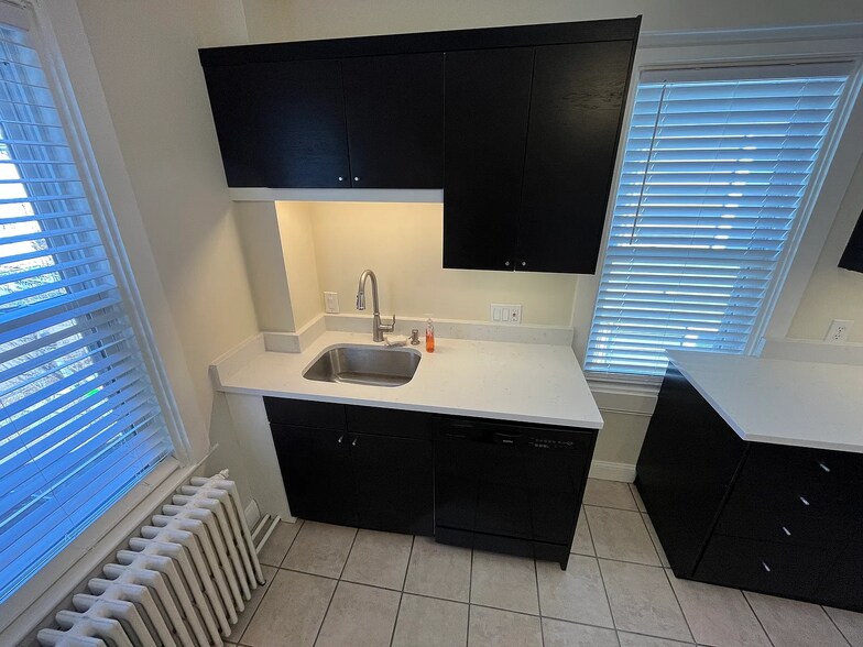 Building Photo - 29 Watts St