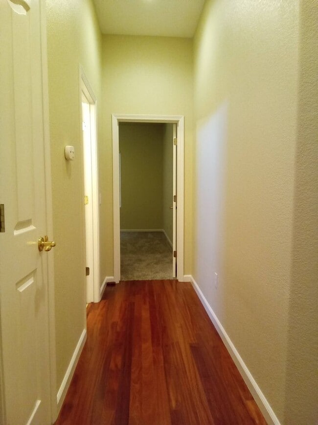 Building Photo - Gated: Single Story Heritage Oaks 3 Bedroom Plus Office/Den 3 Car Garage with lots of built in fo...