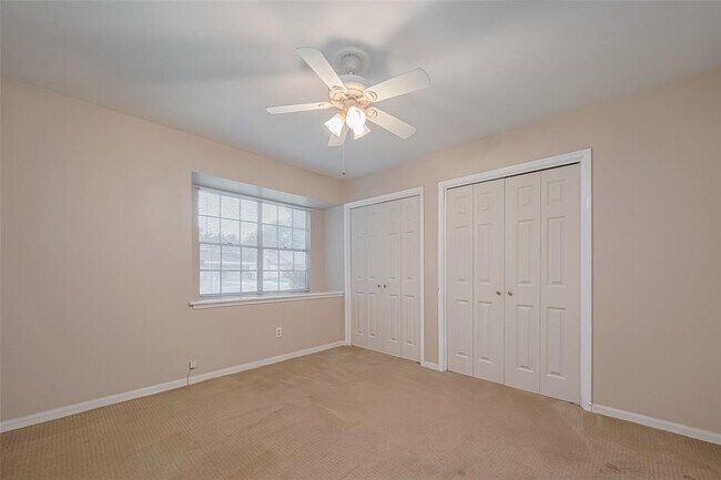 Building Photo - 2027 Briar Ridge Dr