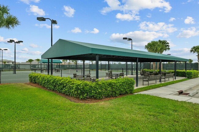 Building Photo - 680 SE Villandry Way