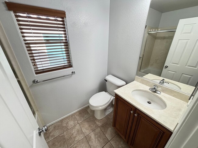 Building Photo - Charming 3 Bedroom, 3 Bathroom, 2-Story Ho...