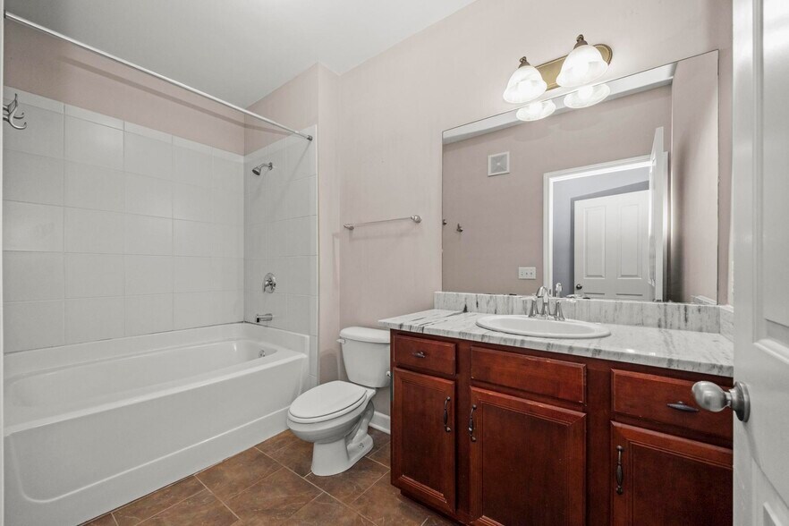 Building Photo - 2310 Elliott Ave