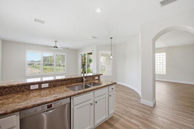 Building Photo - 8895 Chestnut Ridge Way