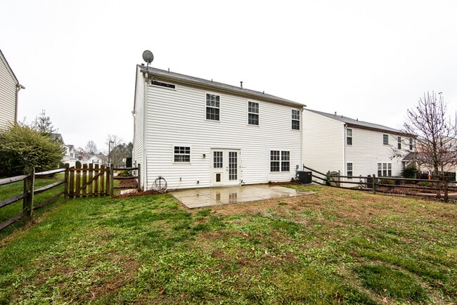 Building Photo - Great 3BD/2.5BA Home in Desirable Highland Creek!