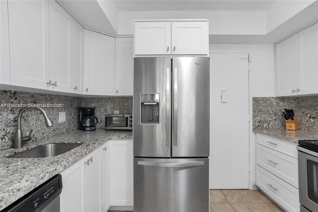 Building Photo - 3505 S Ocean Dr