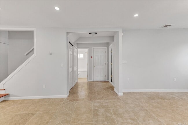 Building Photo - 675 S Long Beach Ave