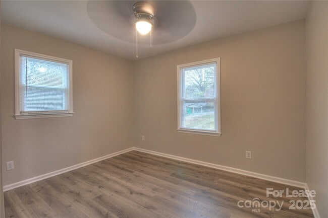 Building Photo - 1024 Sharon Dr