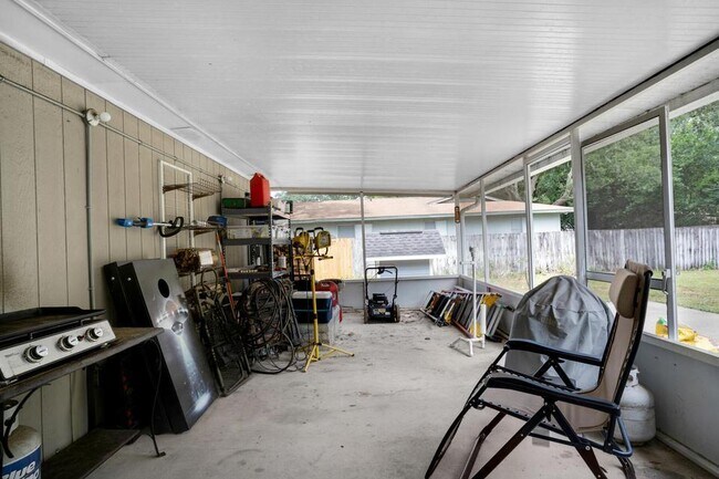 Building Photo - 318 Pelham Rd