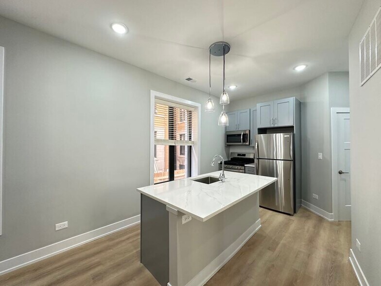 Building Photo - 451 W Belden Ave