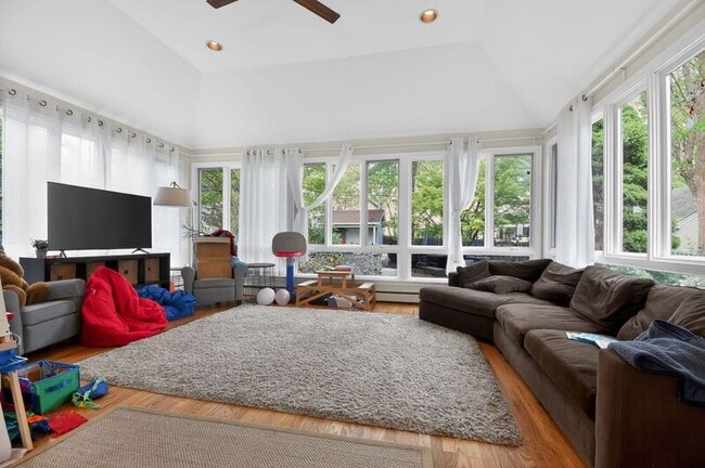 Building Photo - 4825 Butterworth Pl NW