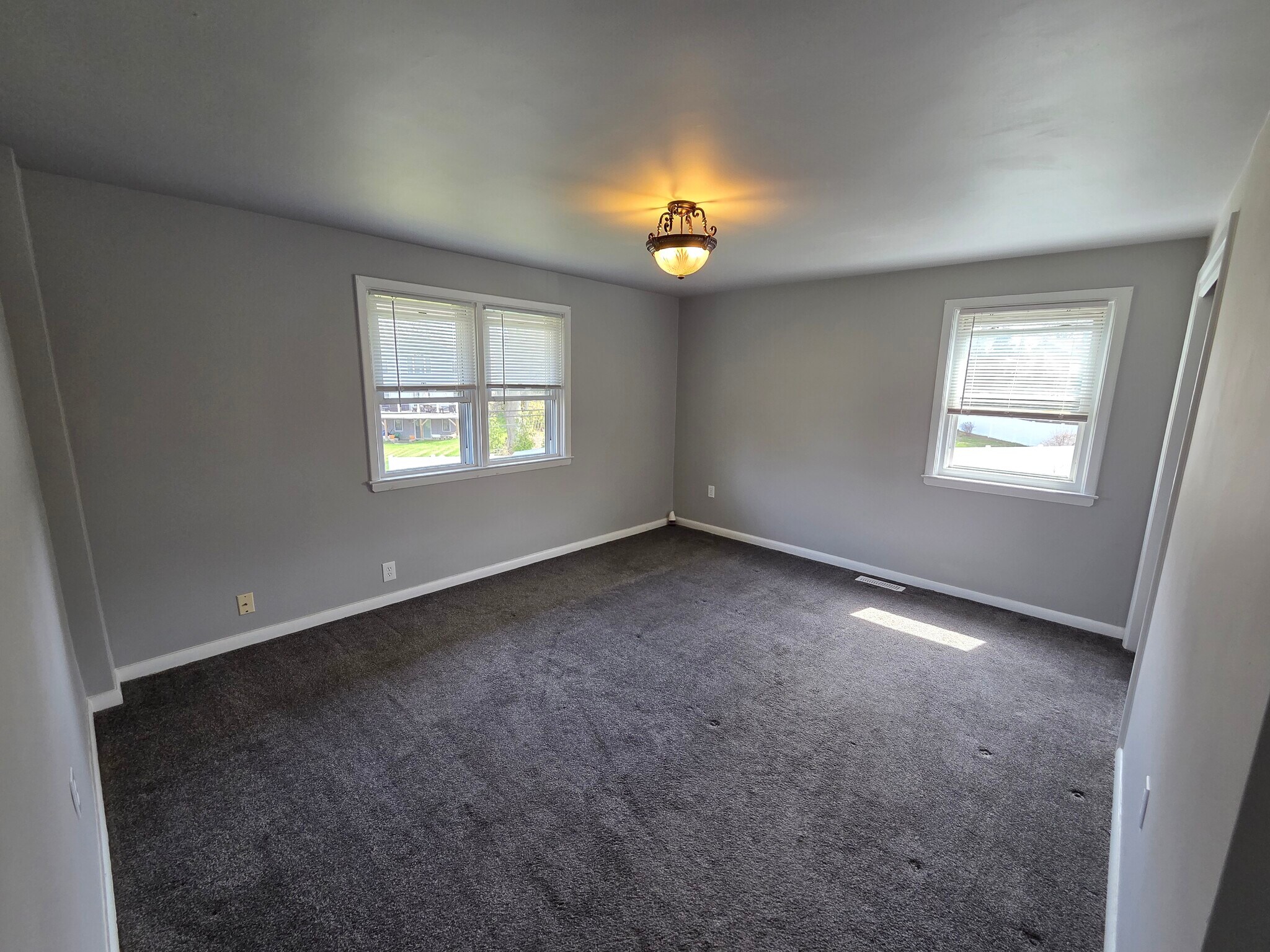 Building Photo - 811 Coppock Ln