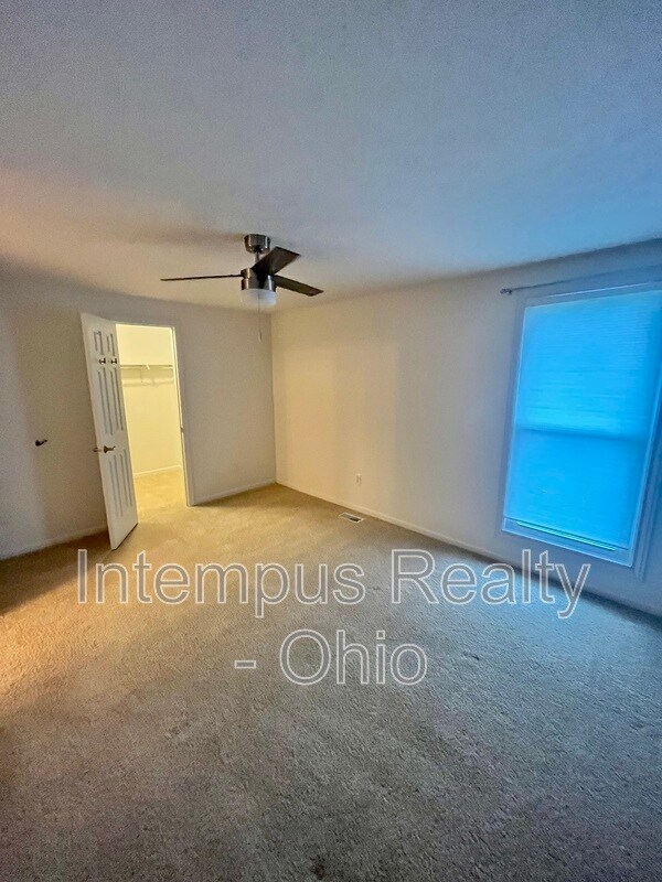 Building Photo - 2071 Stratford Ct