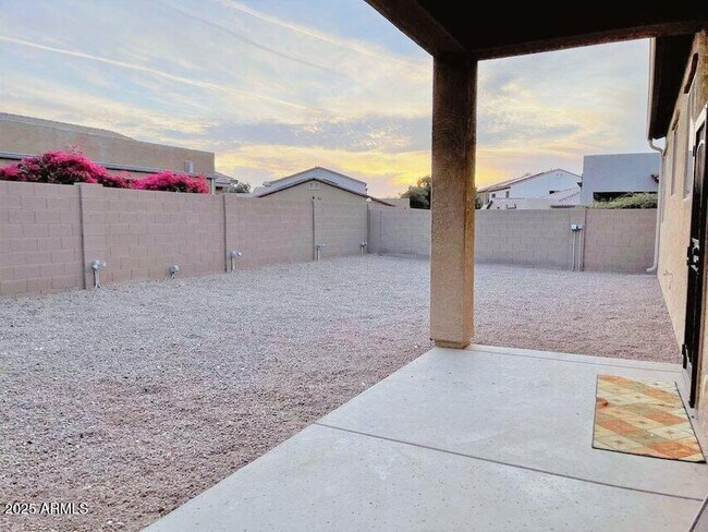 Building Photo - 16039 W Christy Dr