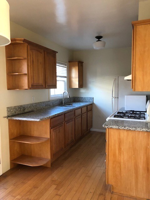 Building Photo - 1740 Carmona Ave